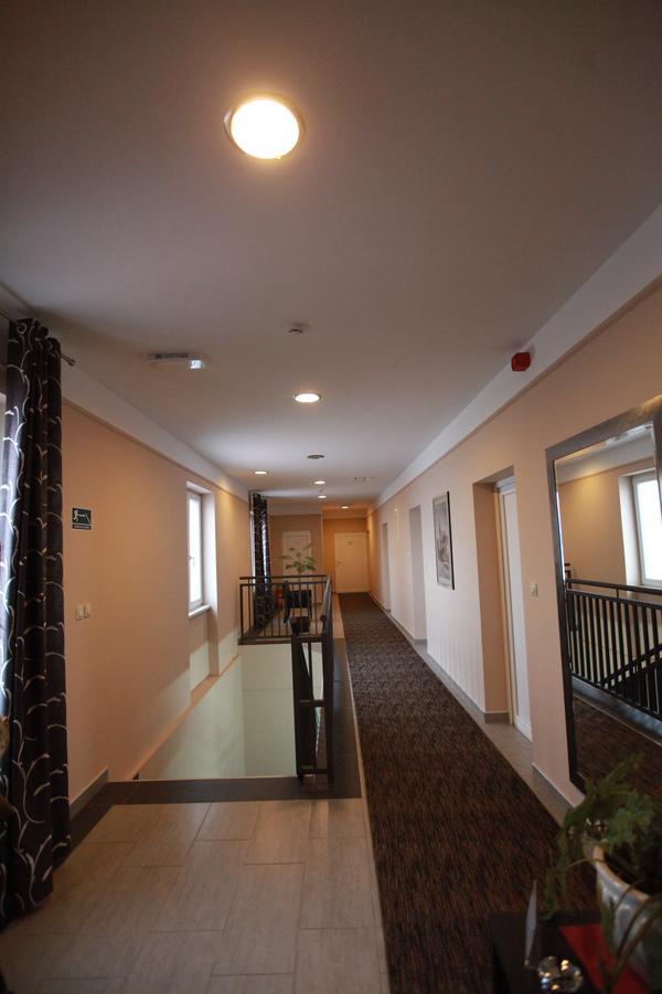 Hotel Petrijevci Бизовац Экстерьер фото