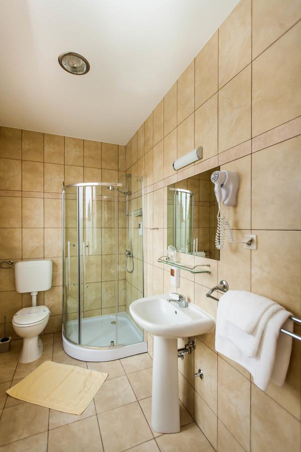 Hotel Petrijevci Бизовац Номер фото