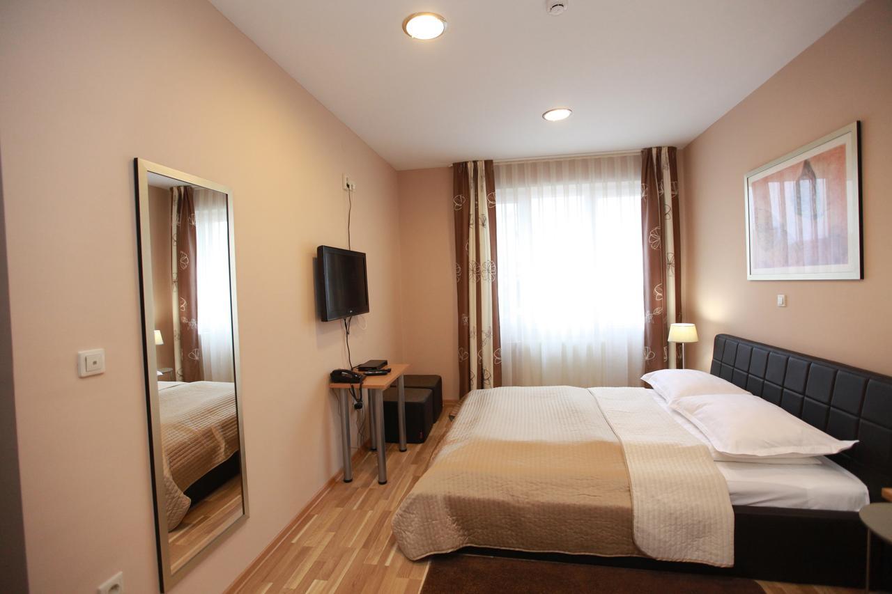 Hotel Petrijevci Бизовац Номер фото